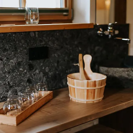 Hoamatgfuehl - By Mynests Alpstuga *